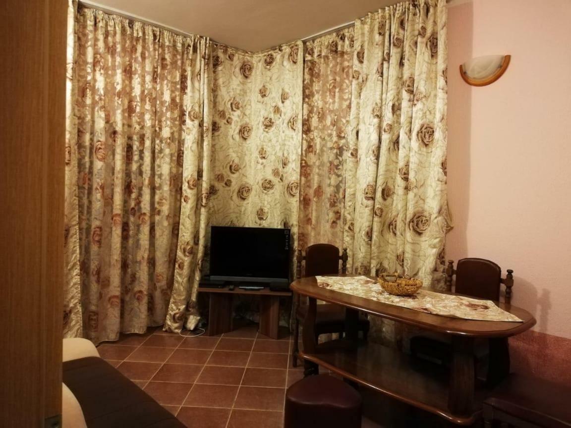 Apartments Svetlana 尤塔哈 外观 照片